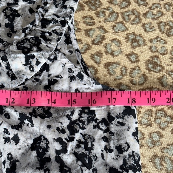LOFT lightweight sleeveless top animal print - Picture 6 of 8
